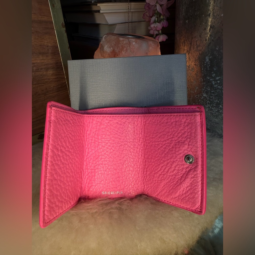 Balenciaga Lilac Calfskin Envelope Mini Wallet on Chain with Pink Interior - Picture 4 of 14